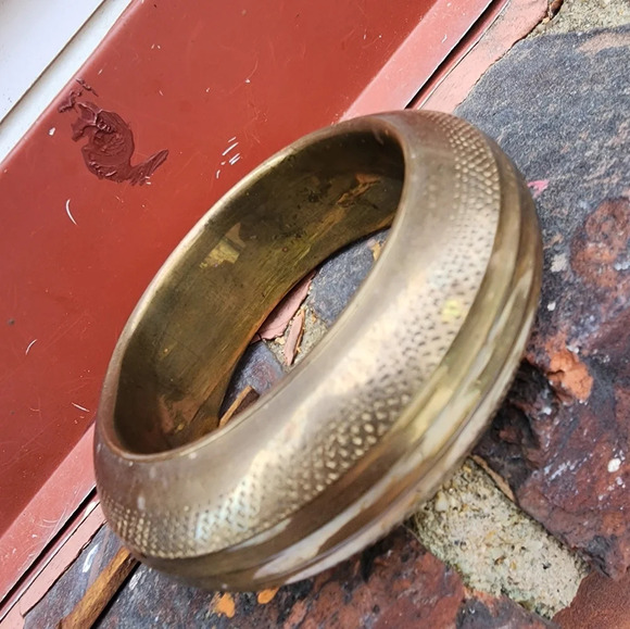 Vintage Wide brass‎ bangle - Picture 1 of 8